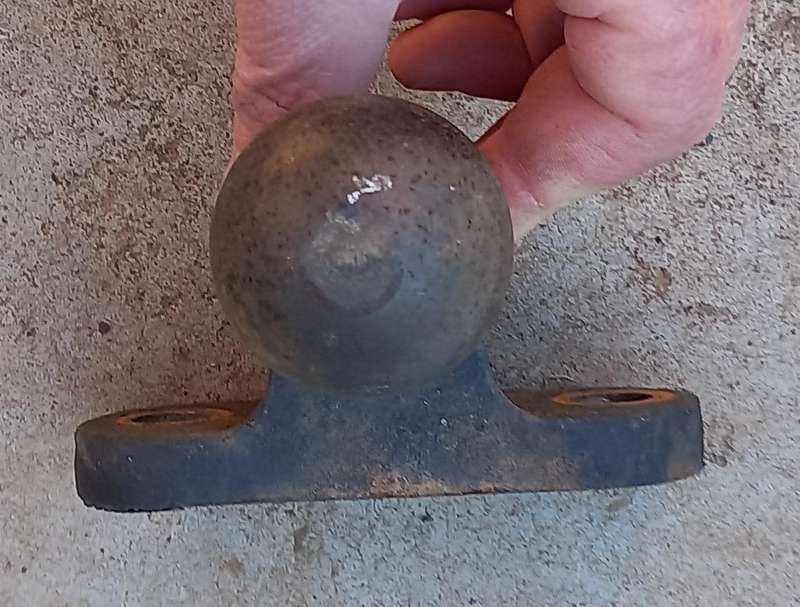 Trailer or caravan vehicle tow ball coupling