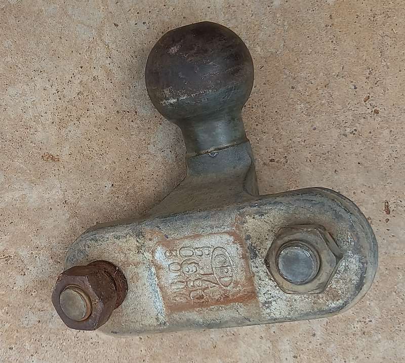 Trailer or caravan vehicle tow ball coupling