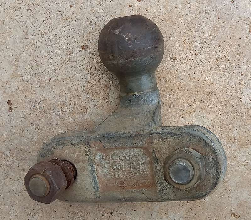 Trailer or caravan vehicle tow ball coupling