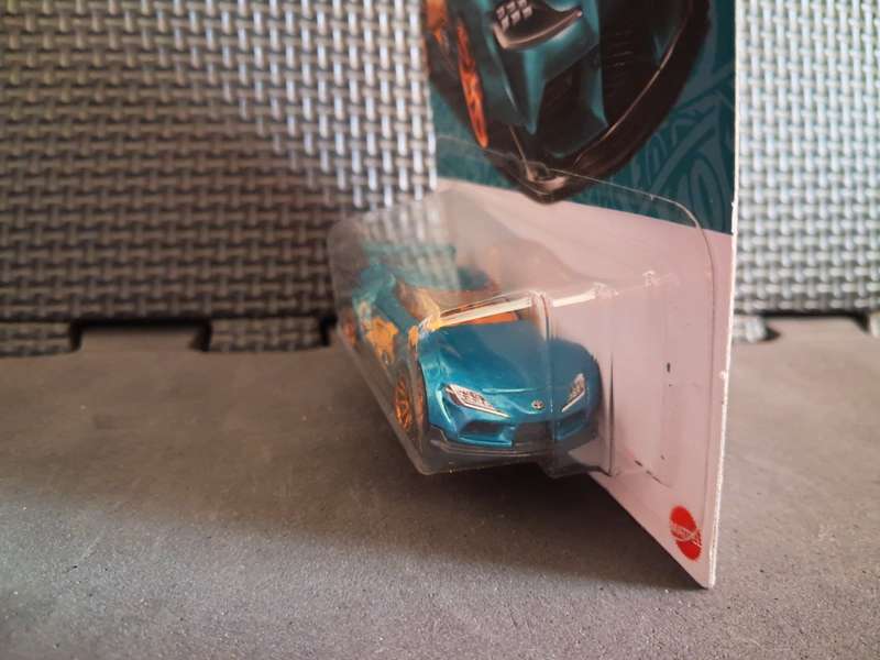 Hotwheels '20 toyota gr supra long card