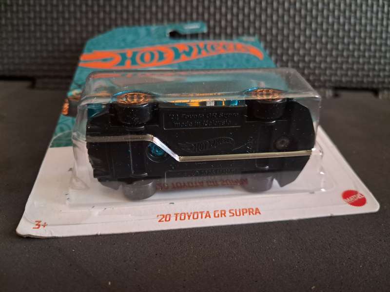 Hotwheels '20 toyota gr supra long card