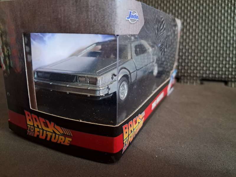 Jada Back to the future time machine