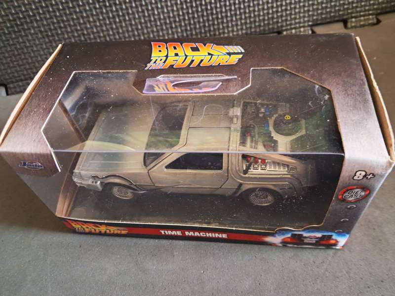 Jada Back to the future time machine