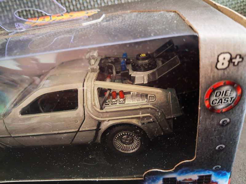 Jada Back to the future time machine