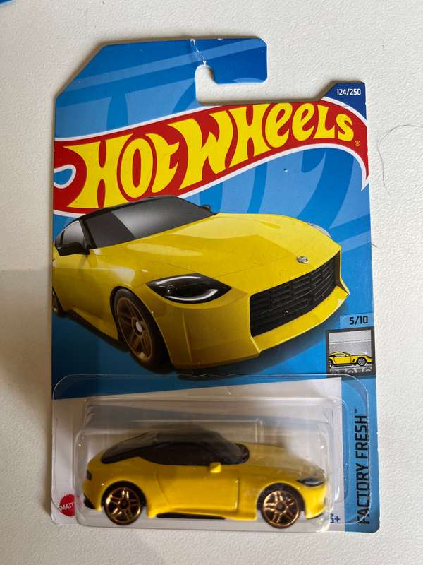 Hot wheels Nissan yellow. Long card imported