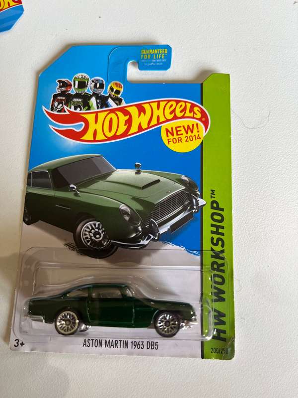 Hot wheels Aston Martin Green long card