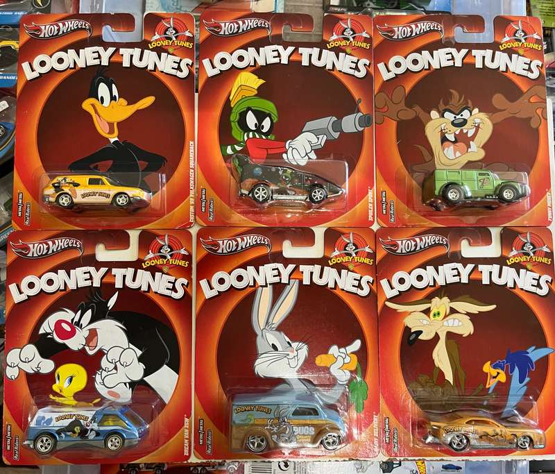 Hot wheels Looney Tunes set. Imported