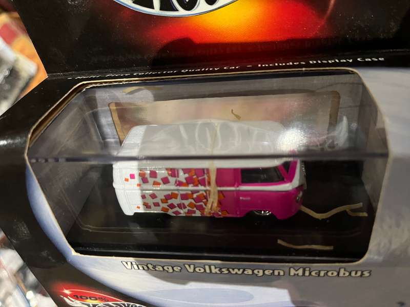 Hot wheels 100% Volkswagen 1/64 kombi. Collectors item