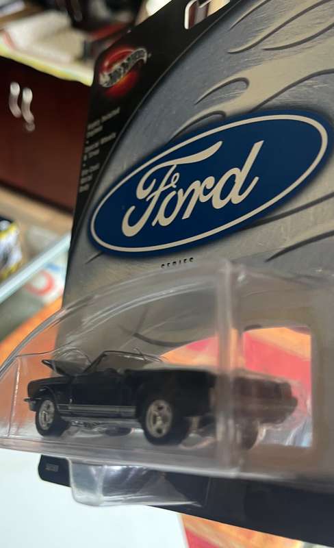 Hot wheels 100% Mustang 1965.