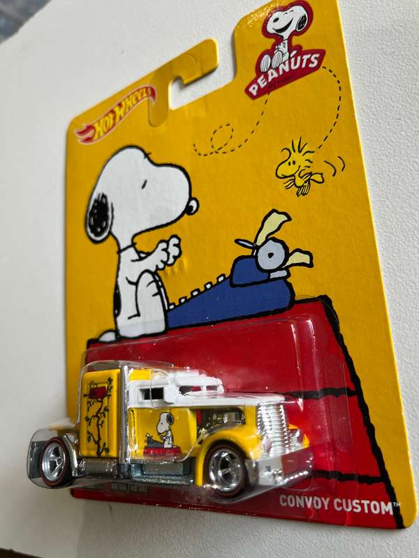 Hot wheels Peanuts 00s Custom convoy. Real riders