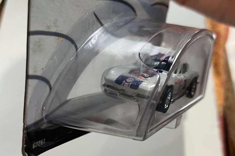 Hot wheels Corvette 50 years collectors edition 1/64