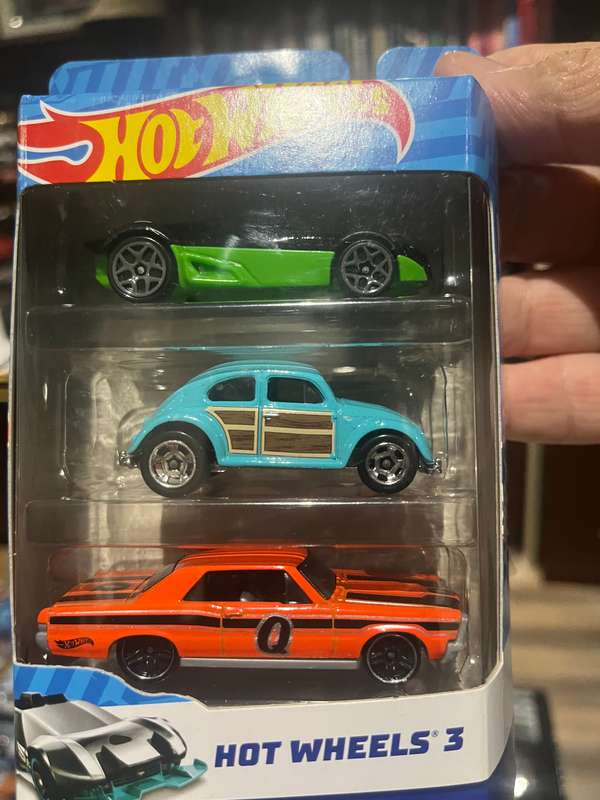 Hot wheels 3 pack. Volkswagen Beetle scarce !!