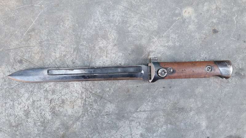 ITALIAN WW2 FOLDING BAYONET