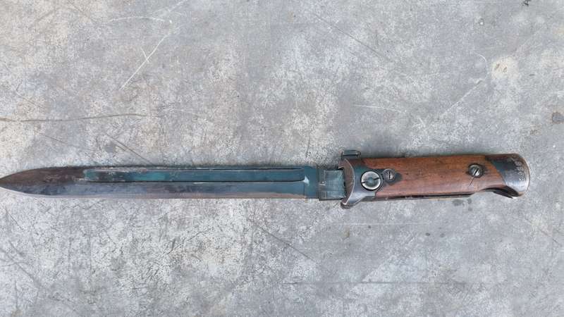 ITALIAN WW2 FOLDING BAYONET