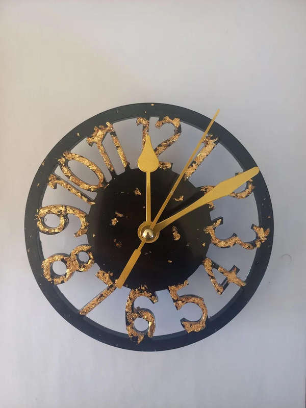 Resin wall clock