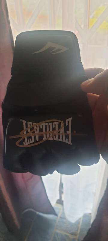 Rare Dricus Du Plessis signed glove
