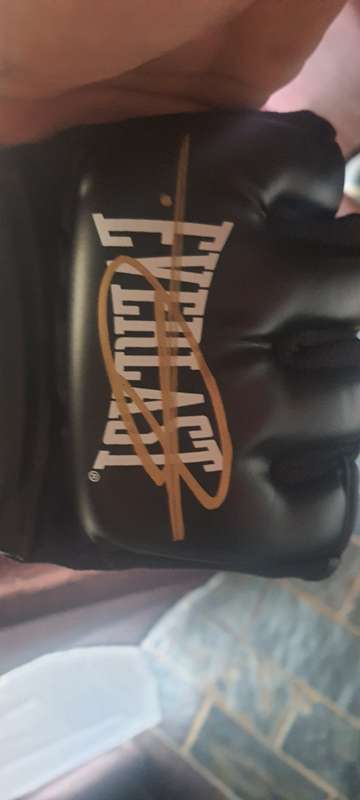 Rare Dricus Du Plessis signed glove