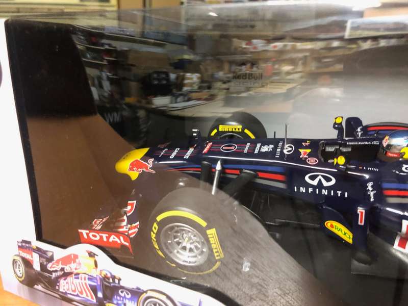 Red Bull Racing RB8 F1 #1 S Vettel 2012 1/18 Minichamps NEW+boxed #8972 instant wheels