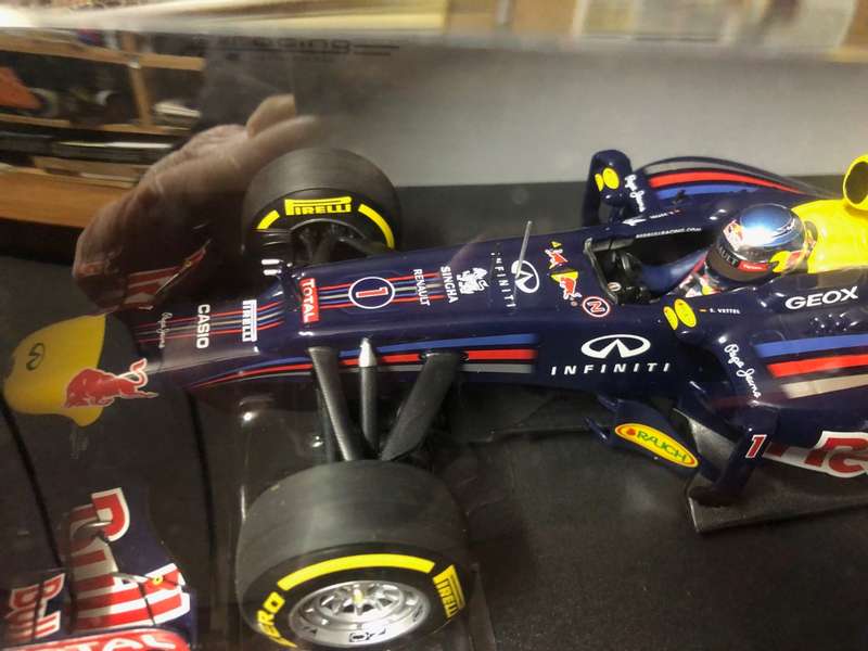 Red Bull Racing RB8 F1 #1 S Vettel 2012 1/18 Minichamps NEW+boxed #8972 instant wheels