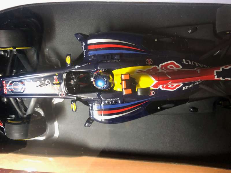 Red Bull Racing RB8 F1 #1 S Vettel 2012 1/18 Minichamps NEW+boxed #8972 instant wheels