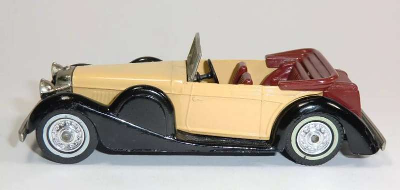 Lagonda Drophead Coupe '38 beige+black 1/43 Matchbx-Lesney/MOY NEW+reblistered #6106  instant wheels