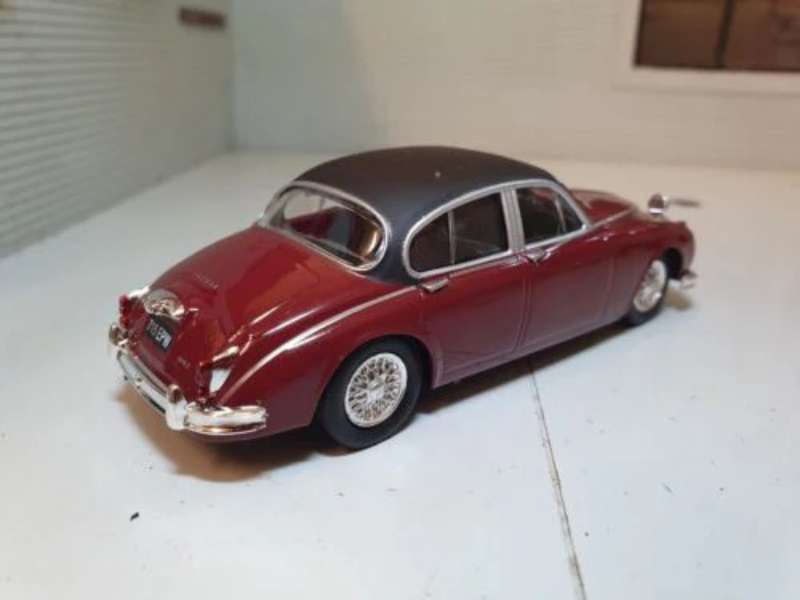 Jaguar Mk.II 2000 dark red 1/43 Cararama NEW+boxed #6110 instant wheels