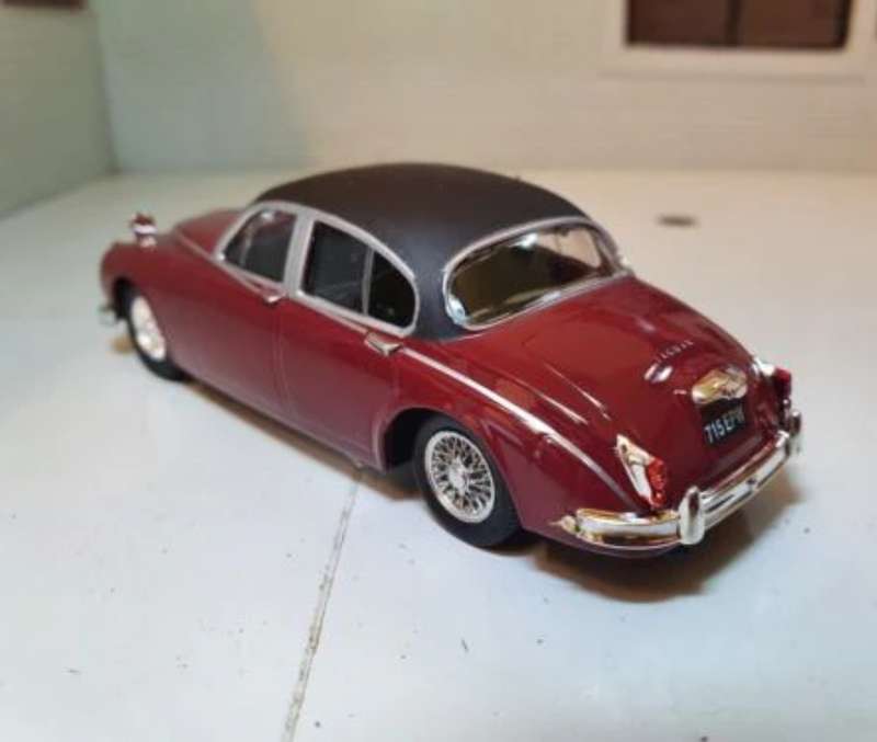 Jaguar Mk.II 2000 dark red 1/43 Cararama NEW+boxed #6110 instant wheels