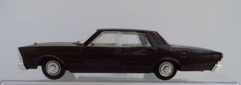 Ford Galaxie 500 1966 black 1/43 Atlas/Dinky NEW+boxed #6111 instant wheels