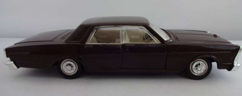 Ford Galaxie 500 1966 black 1/43 Atlas/Dinky NEW+boxed #6111 instant wheels