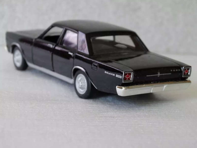 Ford Galaxie 500 1966 black 1/43 Atlas/Dinky NEW+boxed #6111 instant wheels