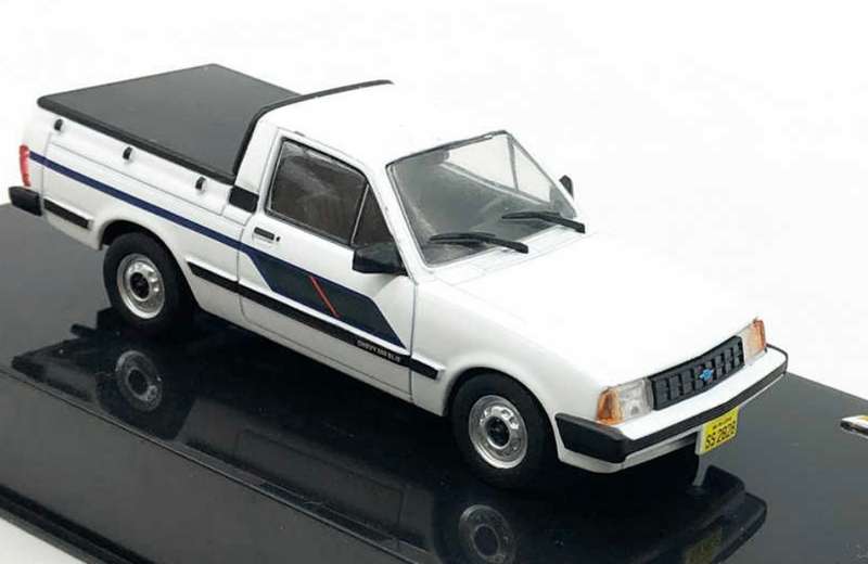 Chevrolet Chevy 500 SL/E 1988 pick-up white/black 1/43 IXO/Altaya NEW+boxed #6119 instant wheels