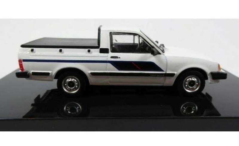 Chevrolet Chevy 500 SL/E 1988 pick-up white/black 1/43 IXO/Altaya NEW+boxed #6119 instant wheels