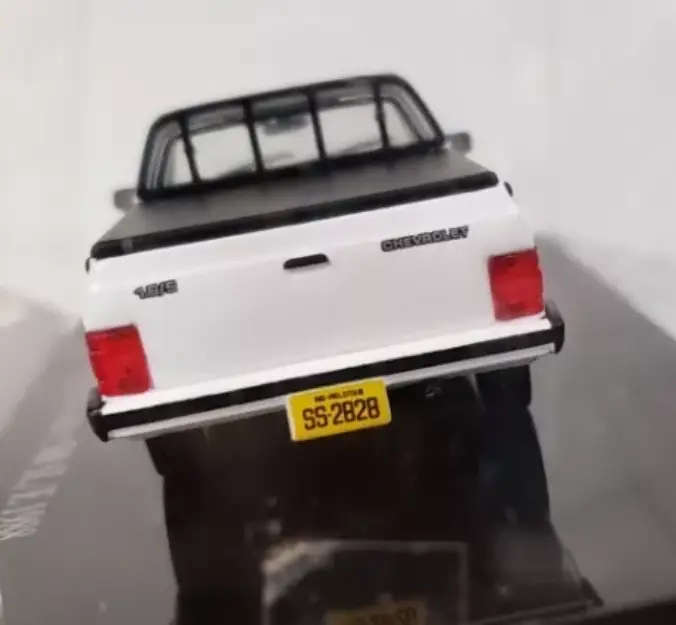 Chevrolet Chevy 500 SL/E 1988 pick-up white/black 1/43 IXO/Altaya NEW+boxed #6119 instant wheels