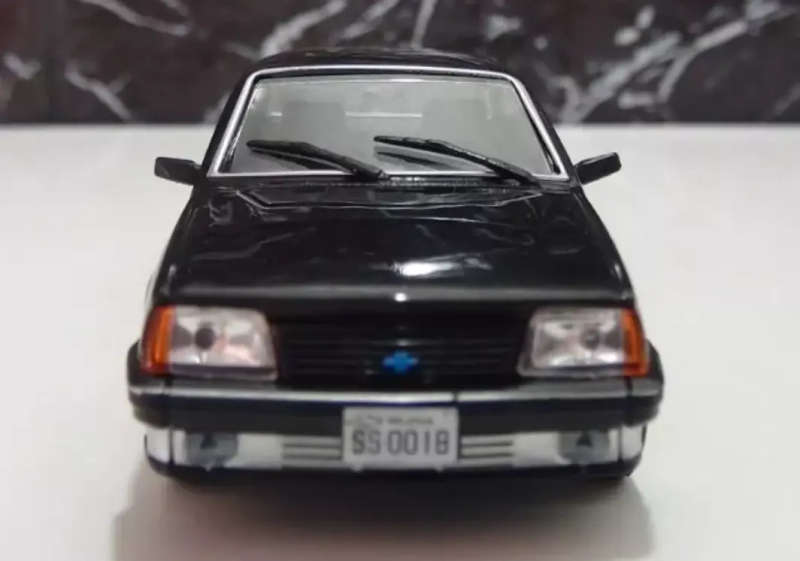 Chevrolet Monza Classic 1986 silver/black 1/43 IXO/Altaya #6129 instant wheels