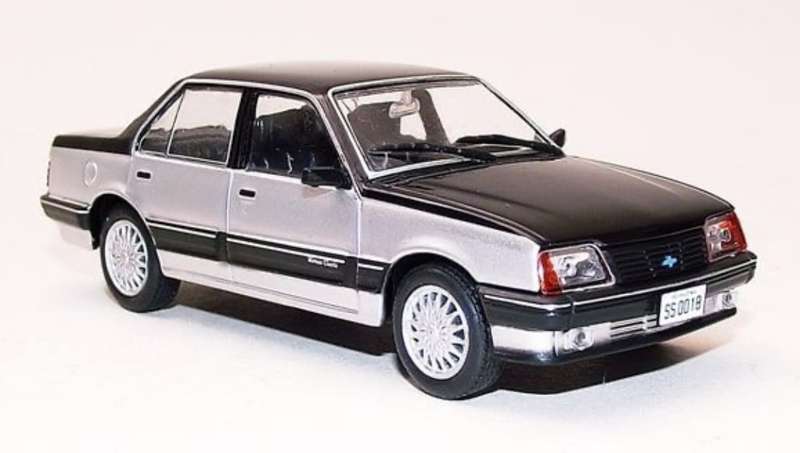 Chevrolet Monza Classic 1986 silver/black 1/43 IXO/Altaya #6129 instant wheels