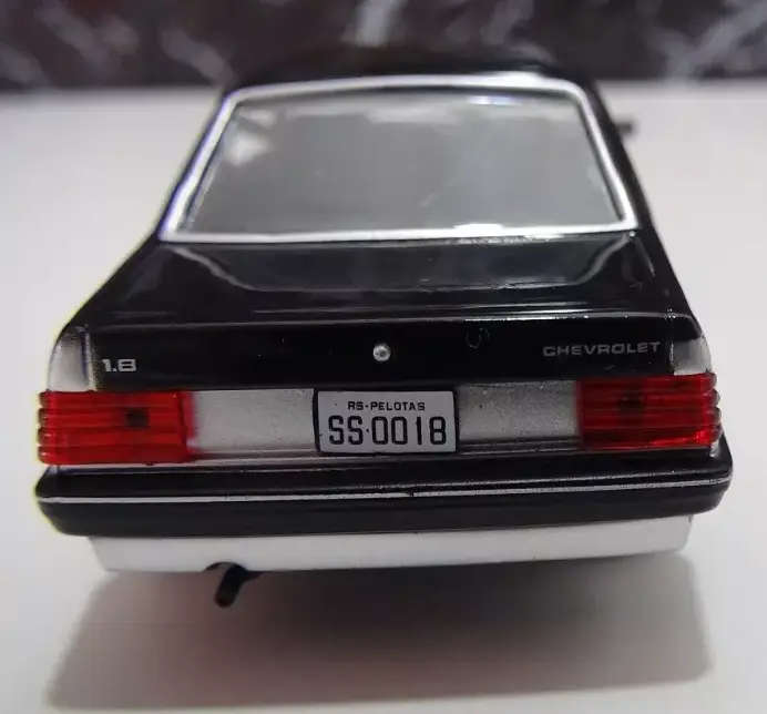Chevrolet Monza Classic 1986 silver/black 1/43 IXO/Altaya #6129 instant wheels