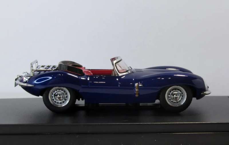 Jaguar XK SS covertible 1957 blue metallic 1/43 IXO/PremiumX NEW+boxed #6157 instant wheels