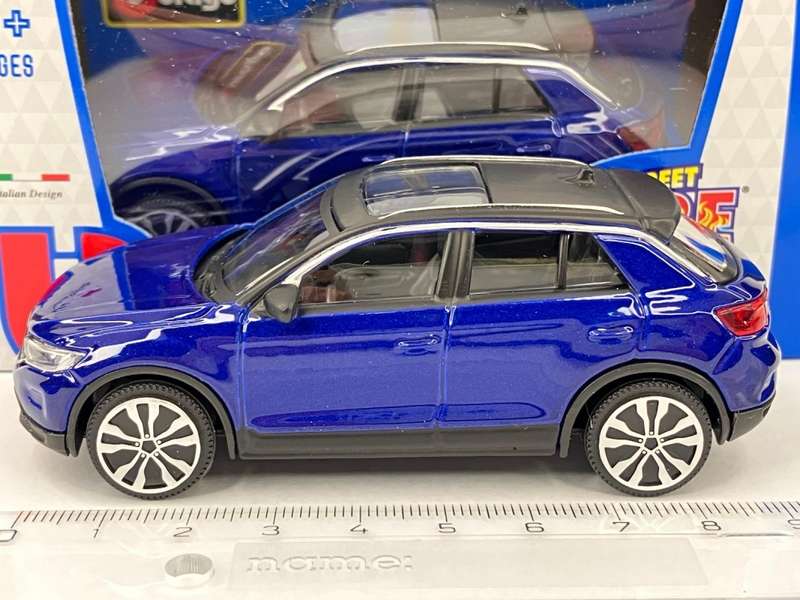 Volkswagen T-Roc 2021 blue-met 1/43 Bburago NEW+boxed #6164 instant wheels