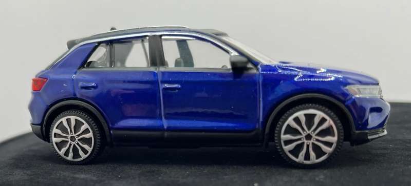 Volkswagen T-Roc 2021 blue-met 1/43 Bburago NEW+boxed #6164 instant wheels