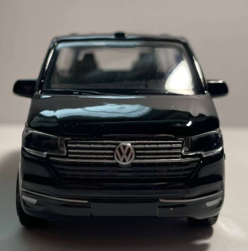 Volkswagen T6 Multivan 2020 black 1/43 Bburago #6171 instant wheels