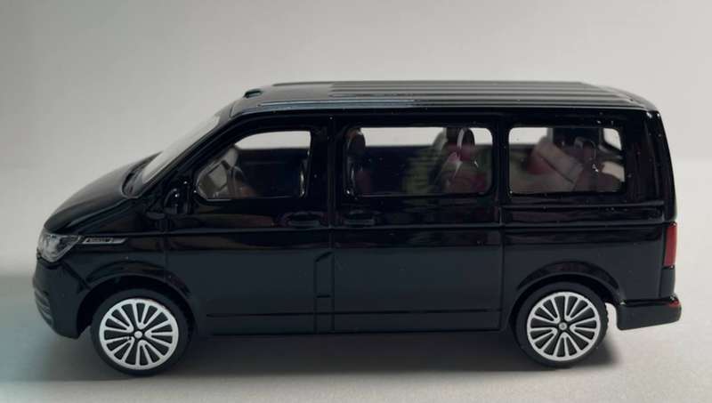 Volkswagen T6 Multivan 2020 black 1/43 Bburago #6171 instant wheels