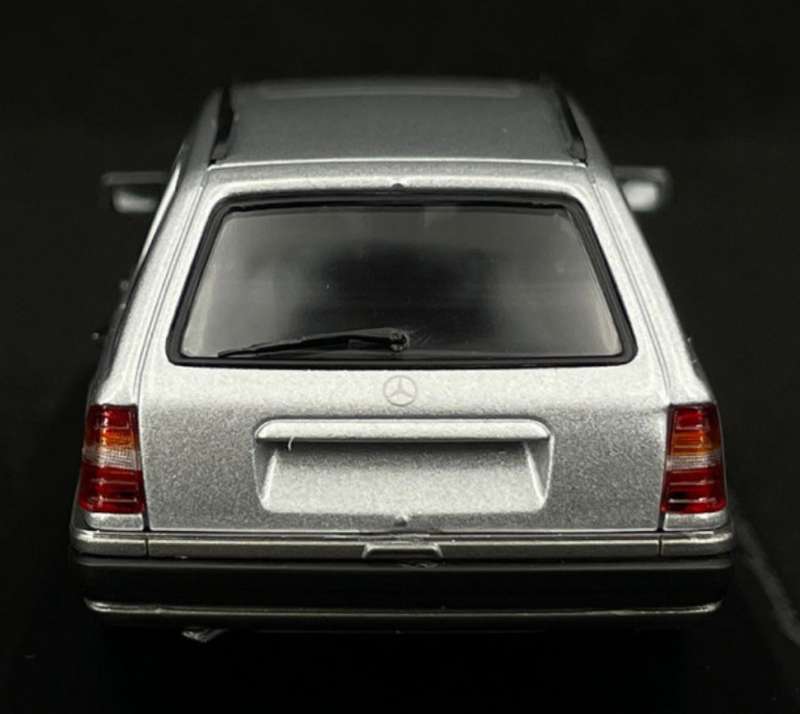 Mercedes-Benz 300TE (S124) silver 1990 1/43 Maxichamps NEW+boxed #6186 instant wheels