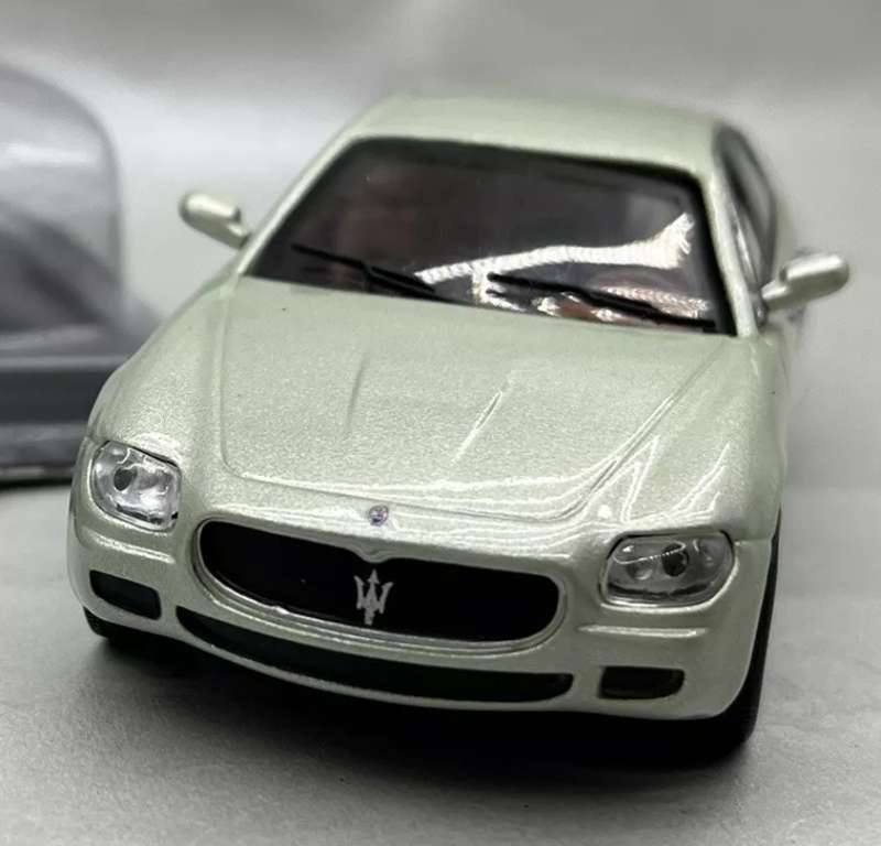 Maserati Quattroporte 2009 Champagne 1/43 D'Agostini/IXO NEWinBlister #6189 instant wheels