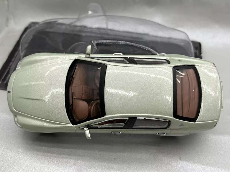 Maserati Quattroporte 2009 Champagne 1/43 D'Agostini/IXO NEWinBlister #6189 instant wheels