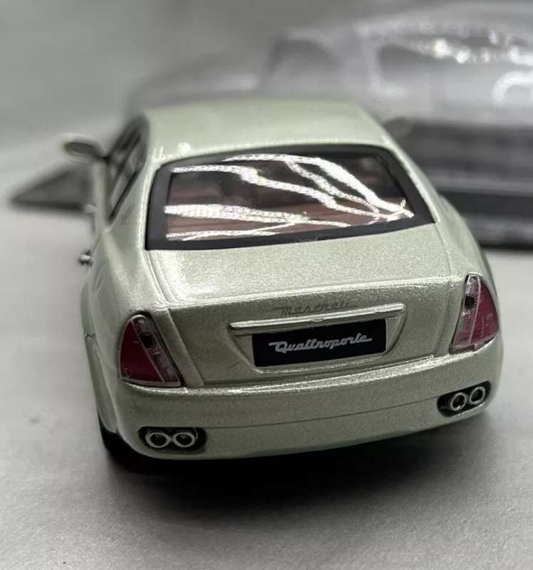 Maserati Quattroporte 2009 Champagne 1/43 D'Agostini/IXO NEWinBlister #6189 instant wheels