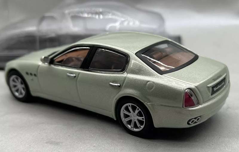 Maserati Quattroporte 2009 Champagne 1/43 D'Agostini/IXO NEWinBlister #6189 instant wheels