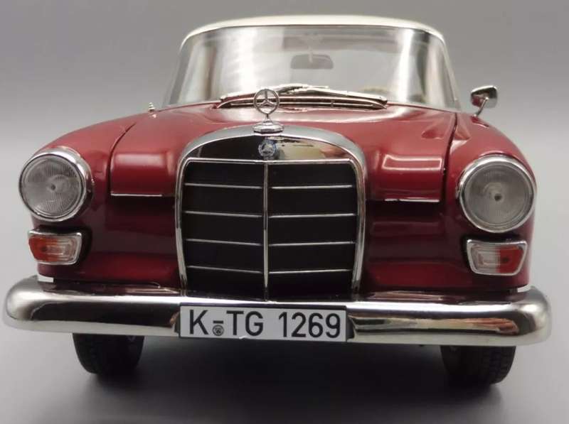 Mercedes-Benz 200 (W110) 1966 red+white 1/18 Norev NEW+boxed #8004 instant wheels