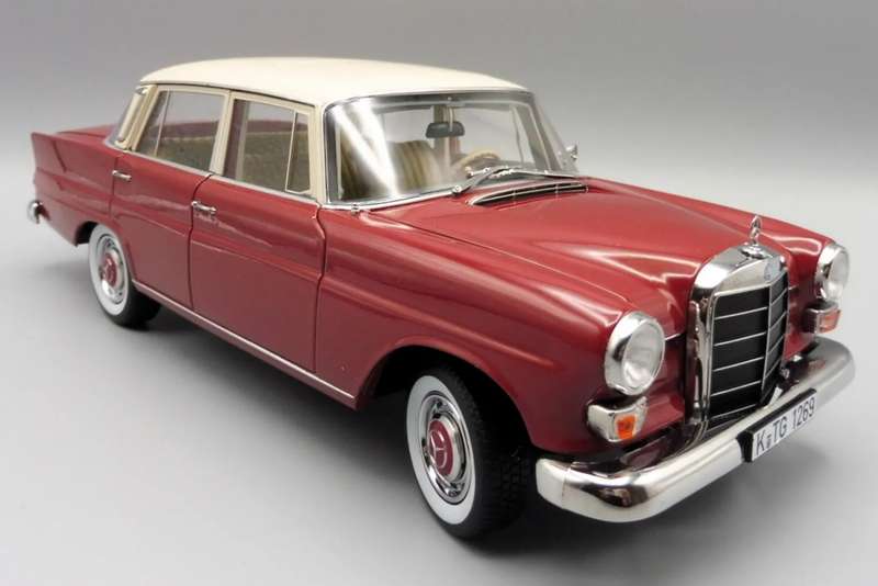 Mercedes-Benz 200 (W110) 1966 red+white 1/18 Norev NEW+boxed #8004 instant wheels