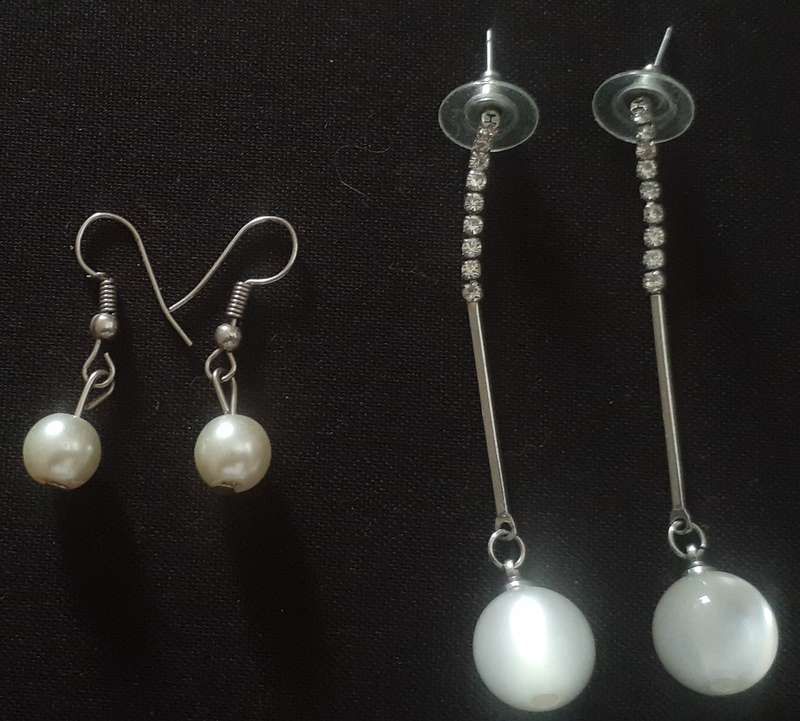 Jewellery Costume - Earrings x 2 - Pearl Type