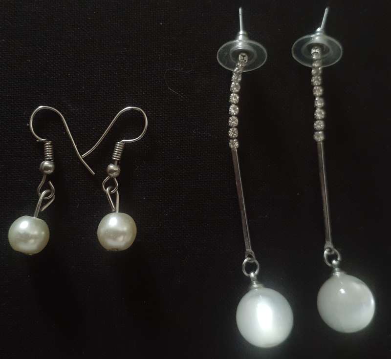 Jewellery Costume - Earrings x 2 - Pearl Type